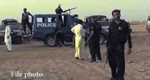 Larkana: 16 bandits lay down arms before police