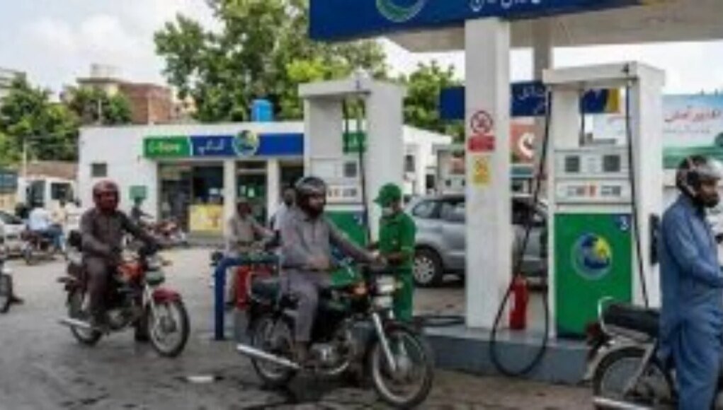 Petrol-pump-closure.jpg
